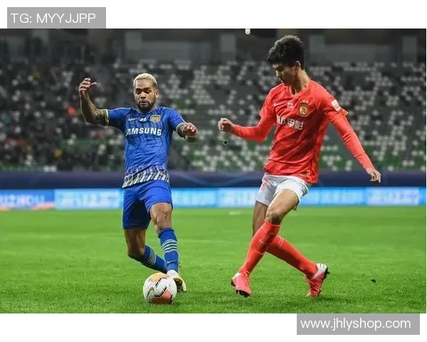 马丁内斯的传奇旅程：从新星到世界级球员的蜕变与荣耀